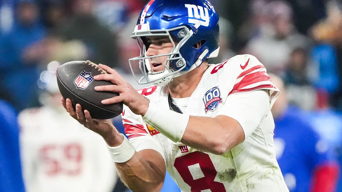 QB Daniel Jones (New York Giants, 8) - München 10.11.2024: Carolina Panthers vs. New York Giants, Allianz Arena, NFL, American Football Herren, USA Munich Game 2024 *** QB Daniel Jones New York Gia...