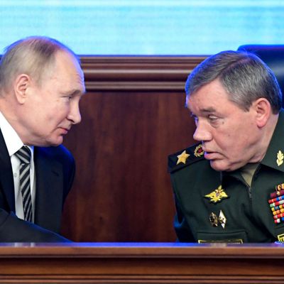 Russlands Machthaber Putin und Generalstabschef Gerassimow