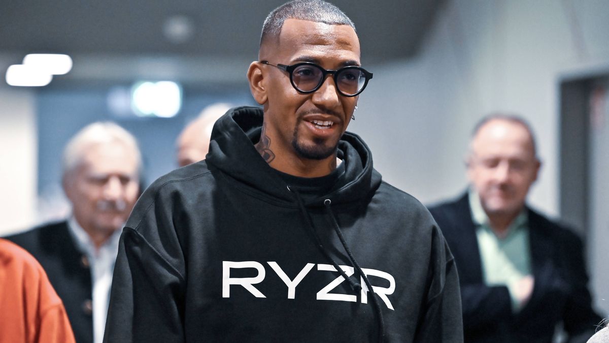 GER, Bayern, Muenchen, Fussball, FC Bayern Muenchen - SV Werder Bremen, in der Allianz Arena, Muenchen, Bundesliga, 5. Spieltag, 26.09.25, v.l. Jerome Boateng, beim Spiel des FC Bayern Muenchen geg...