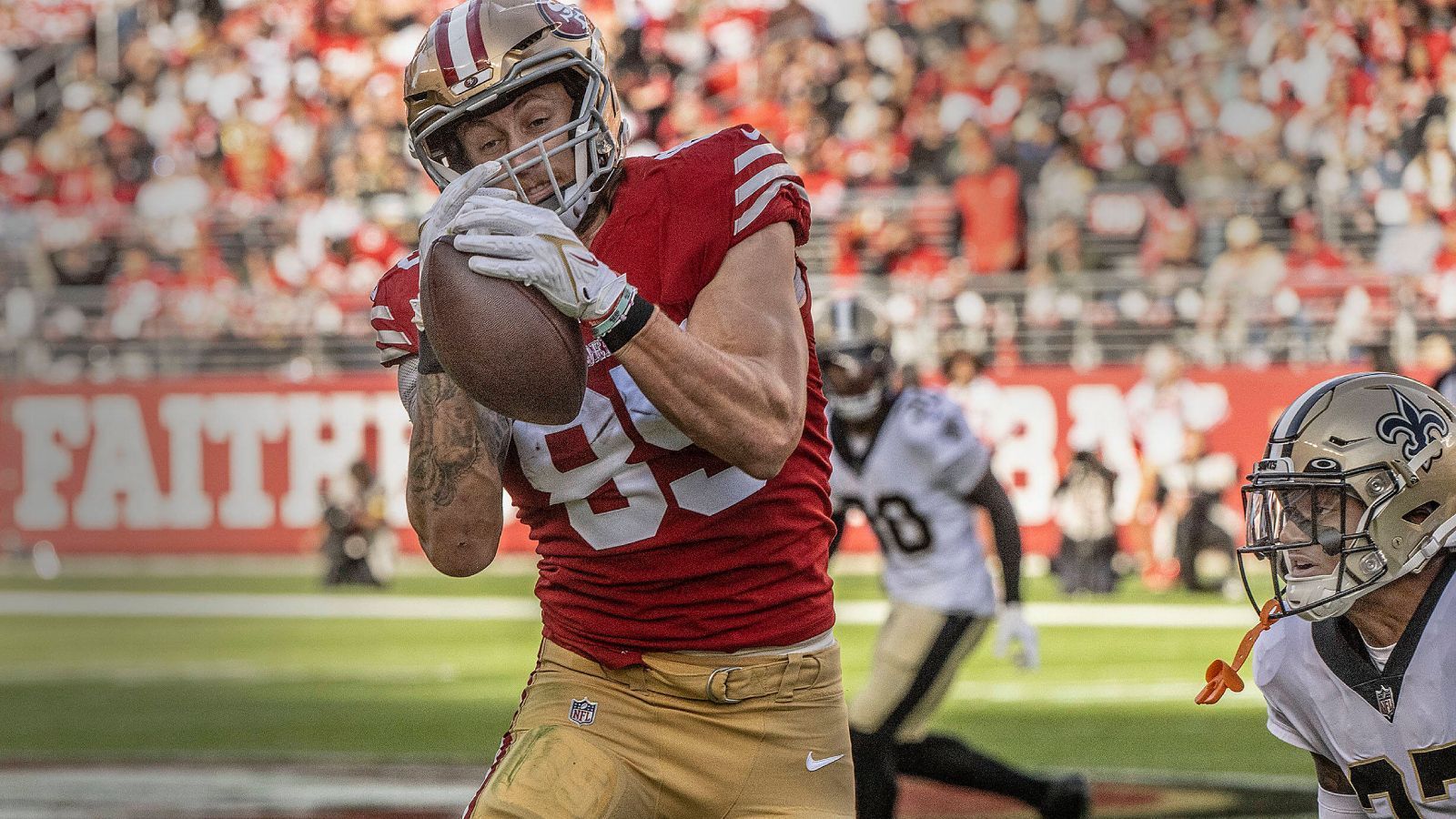 
                <strong>Tight Ends (NFC)</strong><br>
                &#x2022; George Kittle (Foto, San Francisco 49ers)<br>&#x2022; T.J. Hockenson (Minnesota Vikings)<br>
              