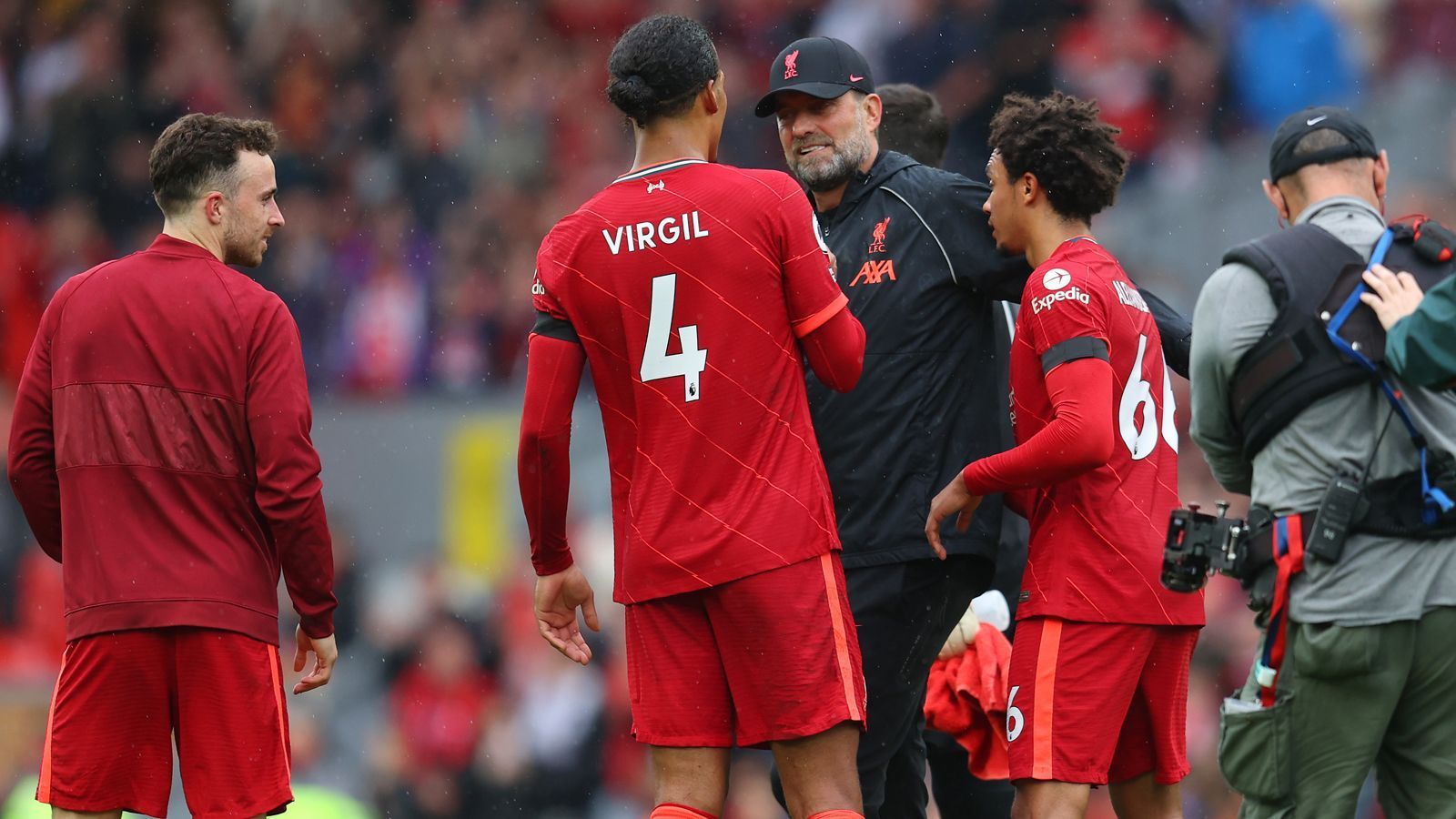 
                <strong>FC Liverpool (England)</strong><br>
                Obwohl der FC Liverpool in der Vorsaison als Meister entthront wurde und in der Tabelle nur auf Platz 3 landete, reichte es für Jürgen Klopp und sein Team erneut für die Qualifikation zur Champions-League-Gruppenphase. Dort können die "Reds" nun endlich wieder auf Abwehrchef Virgil van Dijk bauen, der über weite Strecken der Saison 2020/21 verletzungsbedingt fehlte.
              