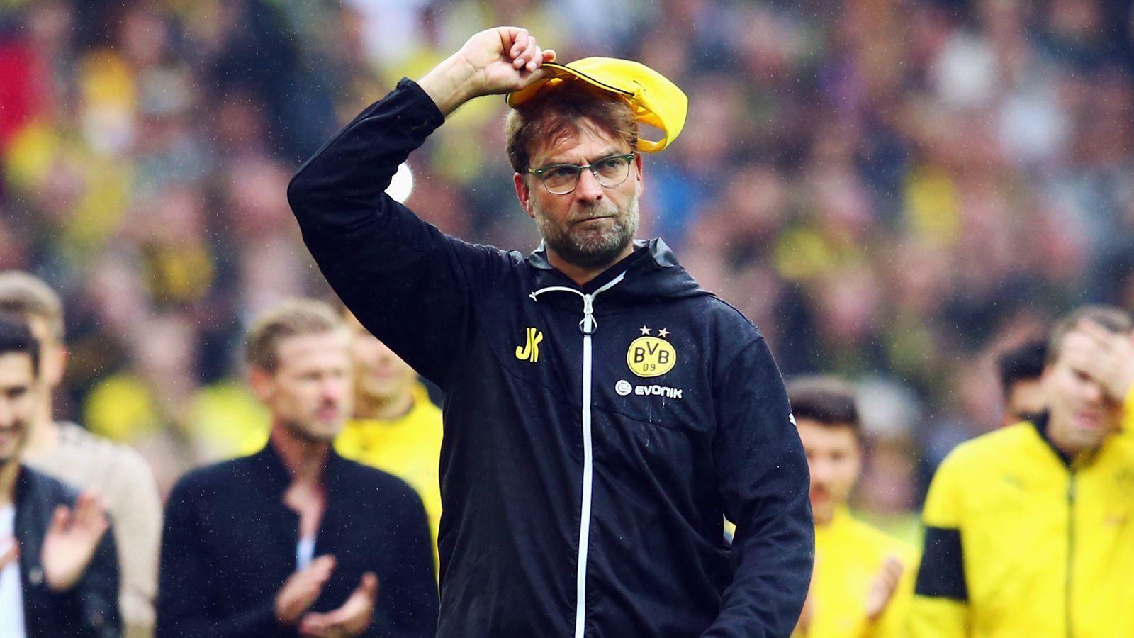 <strong>Platz 9. Jürgen Klopp: 1,90 Punkte pro Spiel</strong><br>
                <strong>Amtszeit beim BVB</strong>: 01.07.2008 - 30.06.2015<br><strong>Spiele als BVB-Trainer:</strong>&nbsp;318 (180 Siege, 65 Unentschieden, 73 Niederlagen)<br><strong>Erfolge mit dem BVB:</strong> 2x Deutscher Meister (2011, 2012), 1x Deutscher Pokalsieger (2012), 2x Deutscher Superpokalsieger (2014, 2015)
