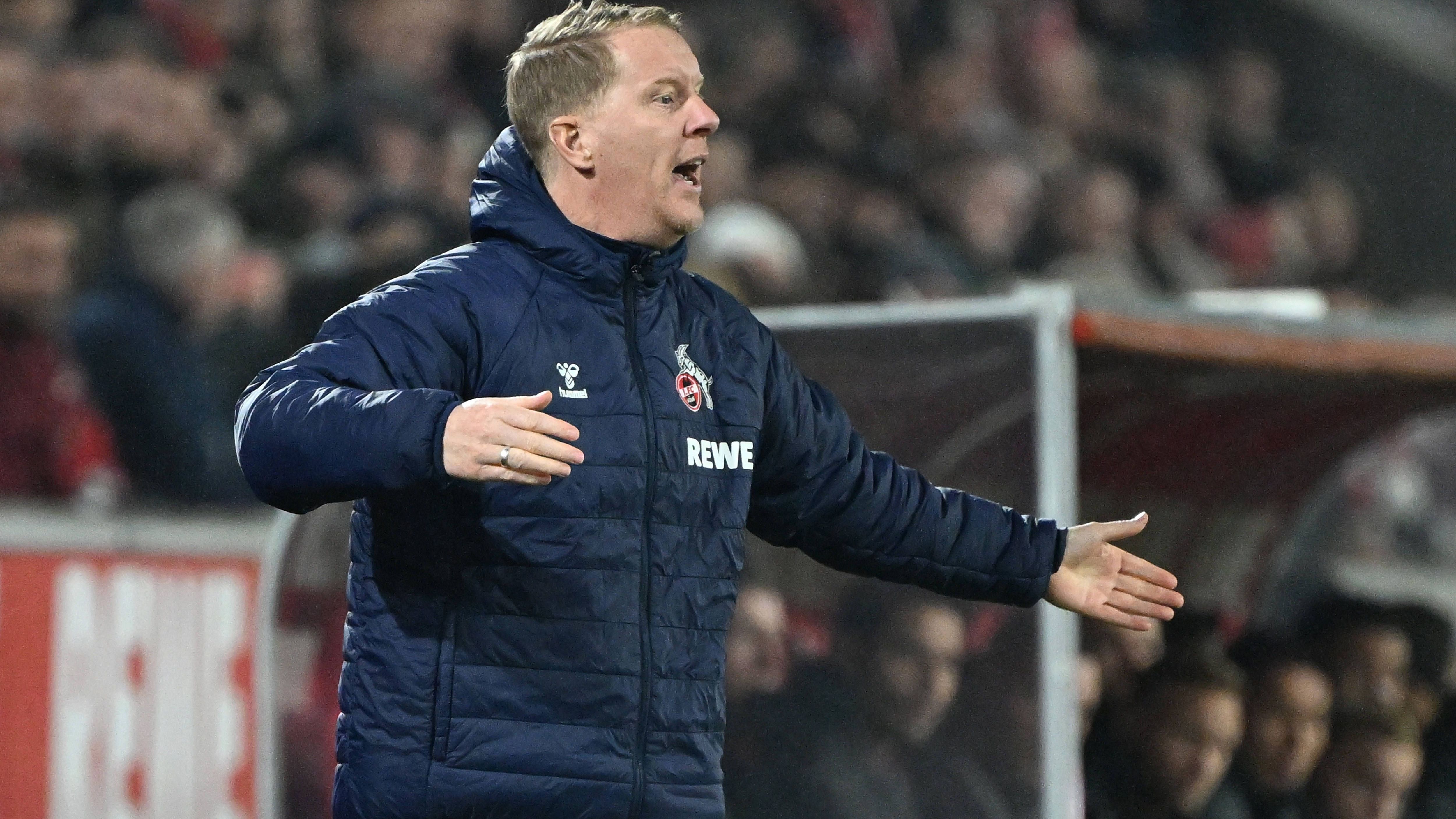 <strong>Köln hält die Klasse</strong> <br>Mainz und Darmstadt sind qualitativ schlechter, und mit dem fanatischen Publikum im Rücken wird der Effzeh mit einem Kraftakt entweder das rettende Ufer erreichen oder dann eben den Umweg über die Relegation nehmen. So oder so: Köln hält die Klasse.