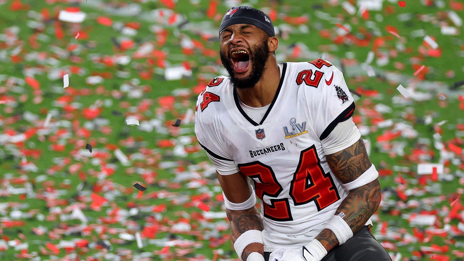 
                <strong>Carlton Davis</strong><br>
                
              