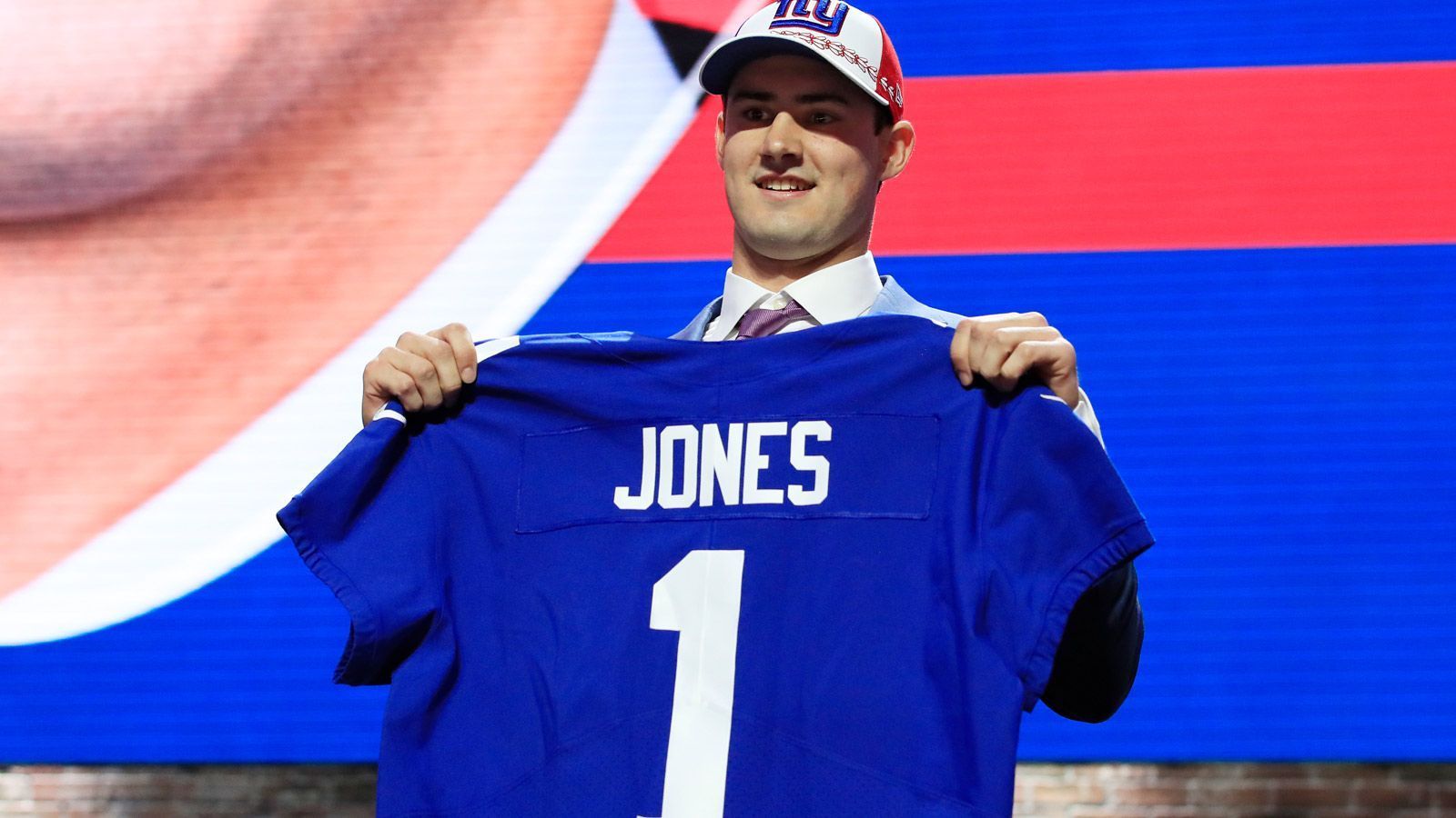 
                <strong>Draft Pick 6: New York Giants</strong><br>
                Spieler: Daniel JonesPosition: QuarterbackCollege: Duke
              