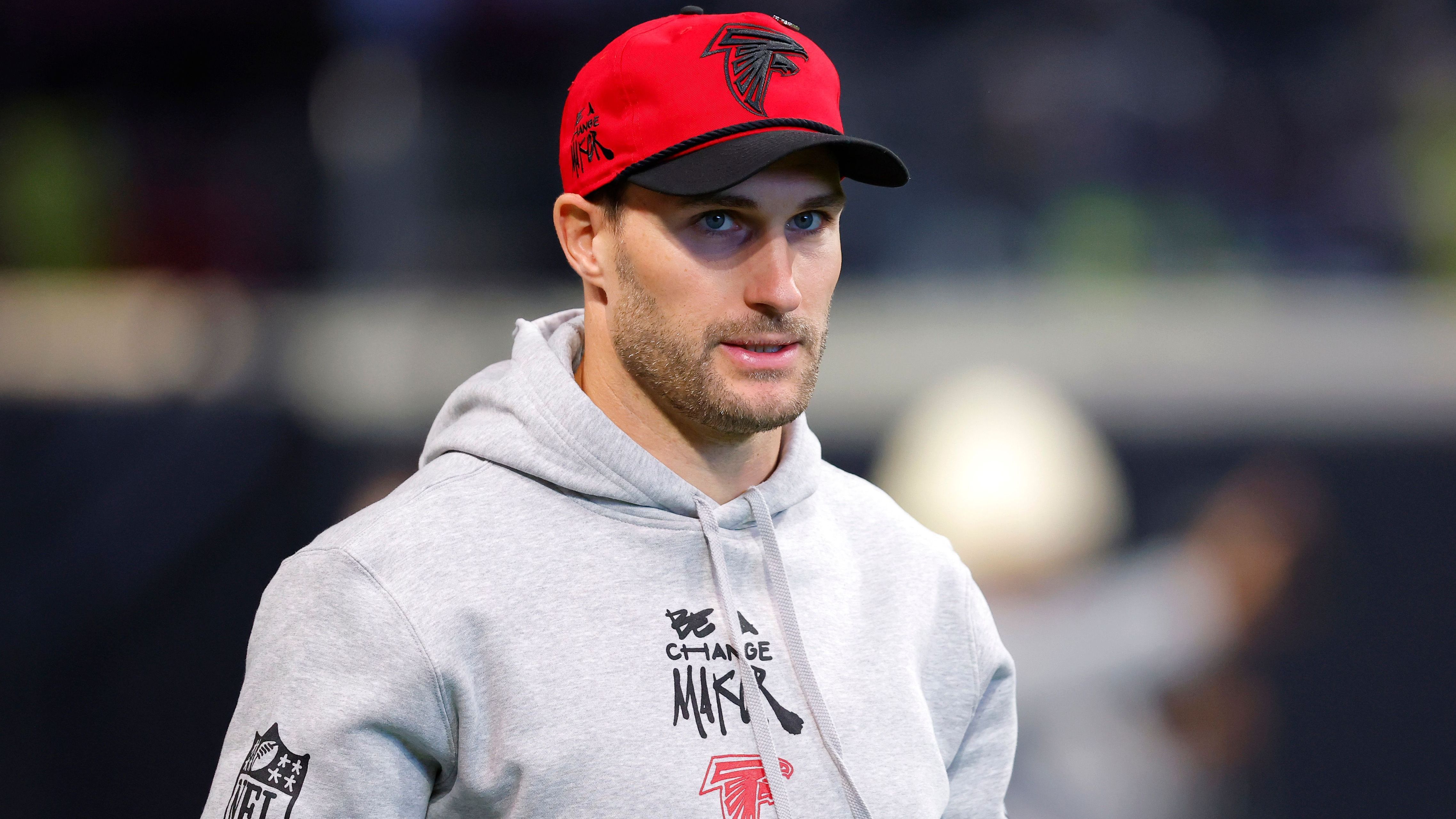 <strong></strong><strong>Kirk Cousins (Atlanta Falcons)</strong><br>Verlässt Cousins die Falcons nach einem Jahr und findet bei den Cleveland Browns ein neues Zuhause? Laut "ESPN" soll das Team den zweiten Draft-Pick für einen Quarterback nutzen wollen, der den verletzten Deshaun Watson ersetzt. Doch in der Liga soll es auch Stimmen geben, die erwarten, dass die Browns sich um Cousins bemühen würden, sollte er verfügbar werden ...