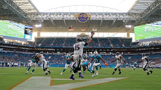 
                <strong>Miami Dolphins (Hard Rock Stadium)</strong><br>
                Gesamtkosten für zwei Personen: 252 DollarTicket: 98,25 DollarBier: 7,75 DollarSoft Drink: 4 DollarHot Dog: 6 DollarParken: 20 Dollar
              