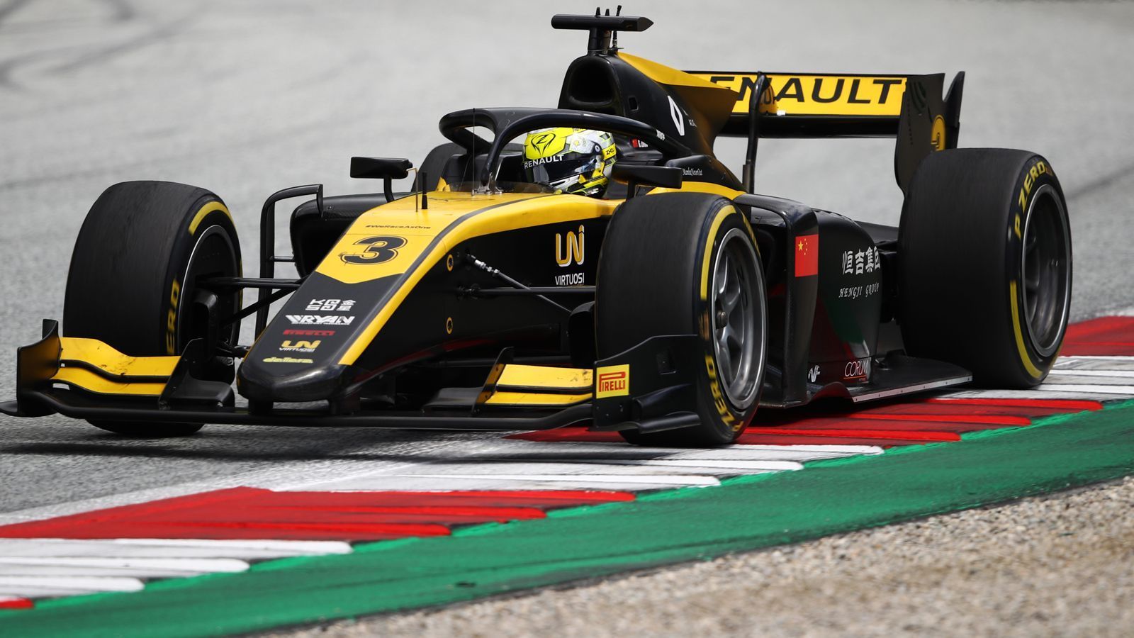 
                <strong>Guanyu Zhou</strong><br>
                Team: UNI-Virtuosi-RacingAlter: Nationalität: ChinaDer Chinese zählt zu den Titelfavoriten, auch wenn der Saisonstart punktetechnisch etwas durchwachsen war. Sein Förderer, Renault, hält große Stücke auf ihn. So war auch er eine Überlegung für das Ricciardo-Cockpit, welches nun Fernando Alonso 2021 einnehmen wird. Heißt für Zhou: Er muss weiter abliefern, um sich gegebenenfalls auch für andere Teams zu empfehlen. Nicht umsonst wurde er 2019 F2-Rookie des Jahres.
              