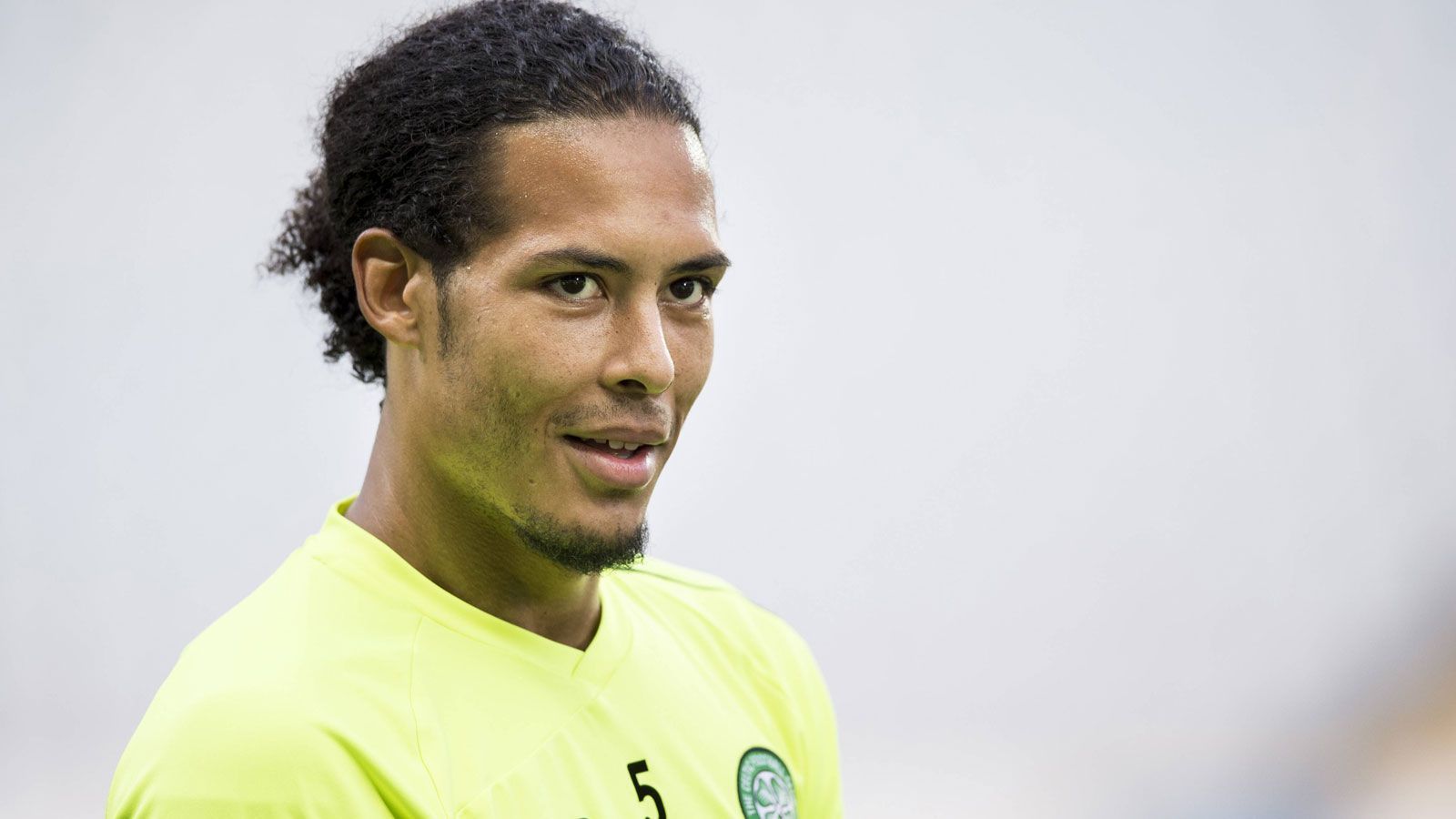 
                <strong>Virgil van Dijk (Celtic Glasgow)</strong><br>
                Zeitspanne: Juli 2013 bis September 2015 - Aktuelles Team: FC Liverpool
              