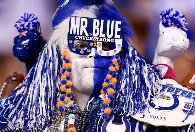
                <strong>Crazy,loco, NFL!</strong><br>
                Der ein oder andere Schalke-04-Ultra dürfte wegen der Farbkomposition dieses Colts-Fans in Freude geraten
              
