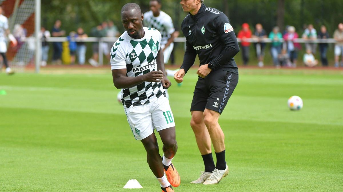 Naby Keita beim Aufwärmen vor dem Test gegen Oldenburg