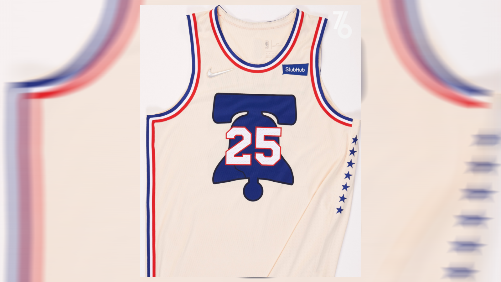 
                <strong>Philadelphia 76ers</strong><br>
                Nicht übel, was die 76ers da aus dem Ärmel gezaubert haben. Das leicht cremefarbene Jersey und die Trikotnummer auf der Liberty Bell - warum nicht? Das wirkt schon fast etwas Retro.
              