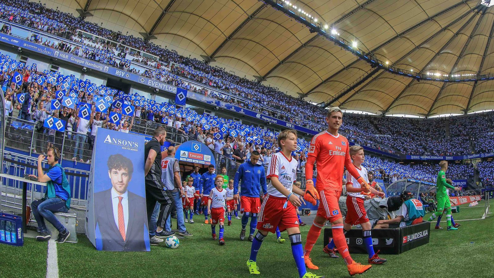 
                <strong>3. August Saisonstart 2. Liga HSV - Kiel</strong><br>
                Nur eine Woche später zieht die zweite Bundesliga nach. Der HSV gibt seine Zweitligapremiere am 3. August im Volksparkstadion gegen Holstein Kiel. 
              