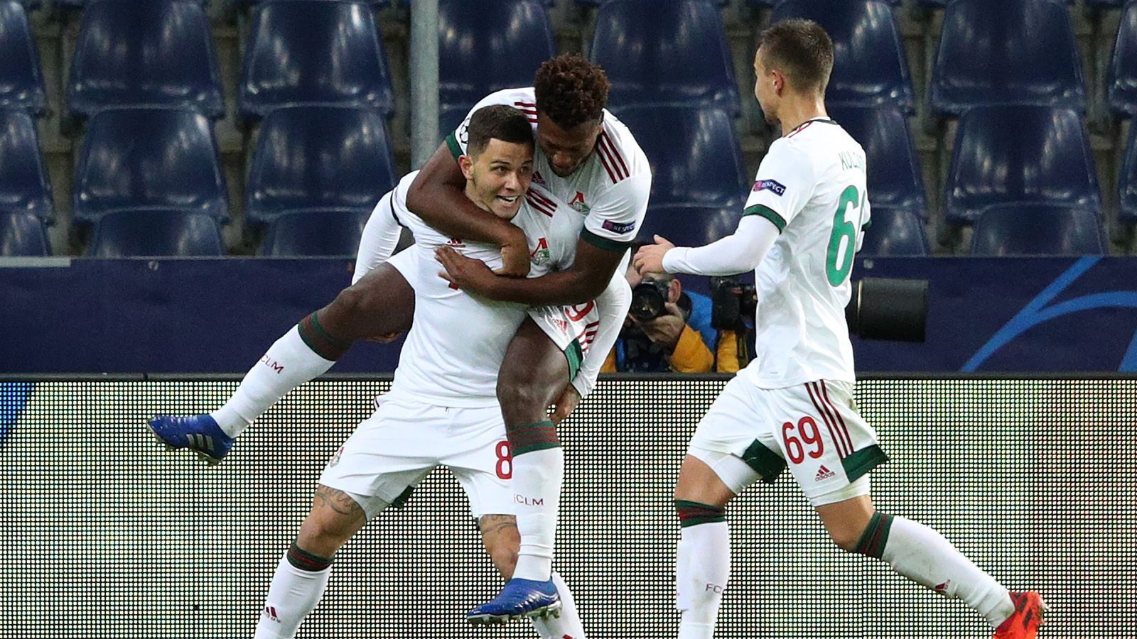
                <strong>Lokomotive Moskau </strong><br>
                Bereits am Dienstag (18.55 Uhr im Liveticker auf ran.de) trifft Titelverteidiger Bayern in der Gruppe A auf Lokomotive Moskau. Der Vierte der russischen Liga kassierte zuletzt eine 1:2-Niederlage gegen Rotor Wolgograd. Doch in der Champions League lief es zum Auftakt besser...
              