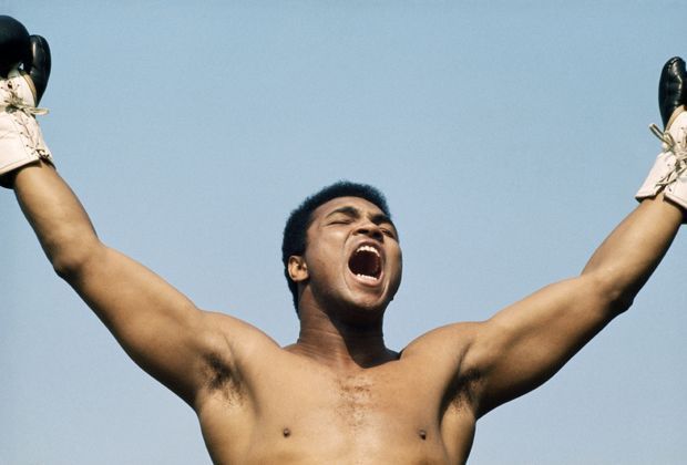 
                <strong>Muhammad Ali "The Greatest of all Time"</strong><br>
                Cassius Clay (später Muhammad Ali) ist wohl der bekannteste Boxer im Schwergewicht. Seine Fights gegen Foreman, Frazier und Liston gingen in die Boxgeschichte ein. Hier beim Training für seinen Kampf gegen Al "Blue" Lewis in Dublin 1972. 
              