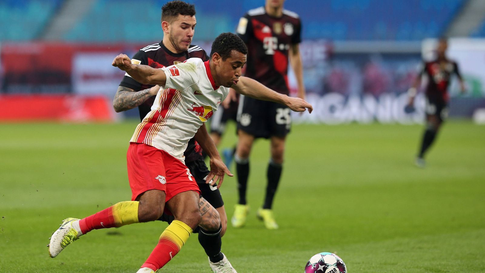 
                <strong>Tyler Adams</strong><br>
                Spielt eine recht unauffällige Partie, wird aber vor dem 0:1 im Strafraum von Müller entscheidend ausgetanzt. Wird zehn Minuten vor dem Ende ausgewechselt. ran-Note: 4
              