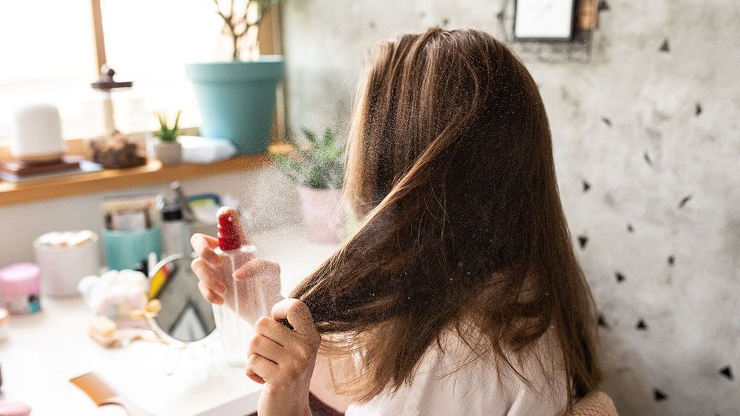 Welche Tools benötigt ihr zum Toupieren eurer Haare? Wir verraten euch eine einfache step by step Anleitung zum Nachmachen.