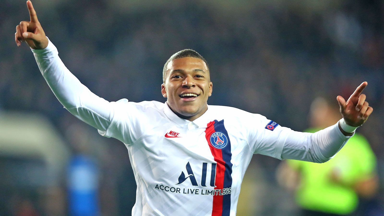 
                <strong>Gruppenphase, 3. Spieltag: Kylian Mbappe (Paris St. Germain)</strong><br>
                Als Joker ballerte Kylian Mbappe Paris St. Germain zu einem 5:0-Sieg gegen Club Brügge. In der 52. Minute eingewechselt, erzielte der 20-Jährige noch drei Tore. Damit ist der Weltmeister der jüngste Spieler, der in der Champions League 15 Tore erzielt hat. Mbappe verdrängt mit seinen 20 Jahren und 302 Tagen den bisherigen Rekordhalter Lionel Messi (21 Jahre und 289 Tage).
              