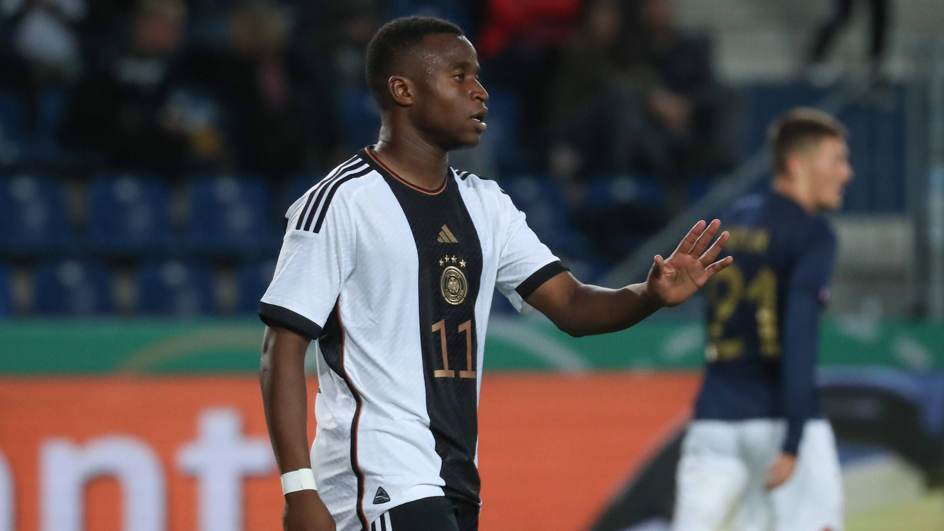 <strong>#11 Youssoufa Moukoko</strong><br>• Position: Angriff<br>• Alter: 18<br>• Verein: Borussia Dortmund<br>• U21-Länderspiele: 6