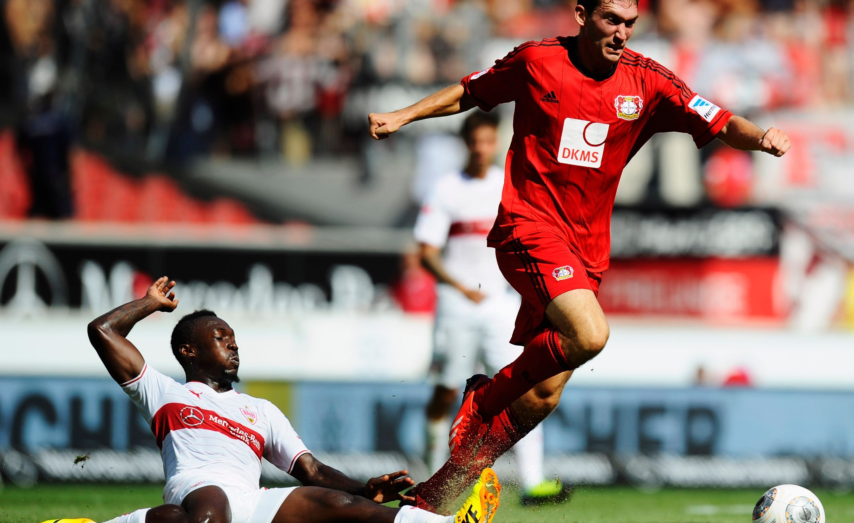 
                <strong>VFB Stuttgart - Bayer Leverkusen 0:1</strong><br>
                Dank einer soliden Abwehrleistung von Bayer Leverkusen und dem goldenen Tor von Daniel Schwaab in der 42. Minute kann die Werkself gegen zu harmlose Stuttgarter den zweiten Sieg im zweiten Spiel der Saison feiern.
              