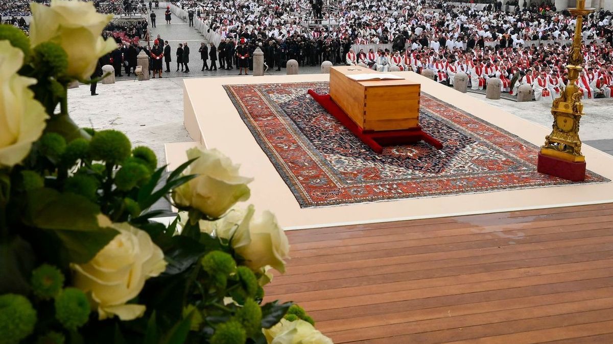 Emeritierter Papst Benedikt XVI. gestorben - Trauermesse