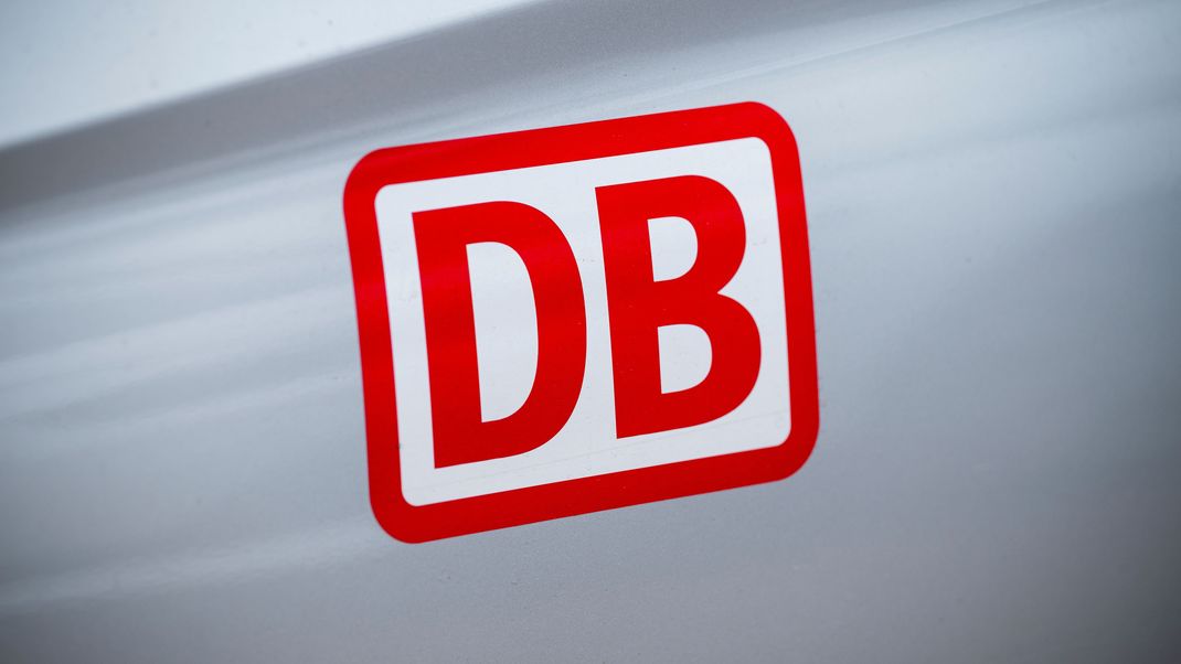 Die Deutsche Bahn ist ein riesiges Unternehmen, das immer wieder für kontroverse Debatten sorgt.