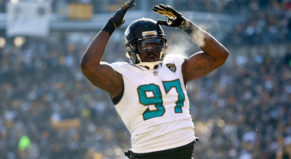 
                <strong>Malik Jackson (Jacksonville Jaguars)</strong><br>
                Bei Malik Jackson ist die Situation ähnlich wie bei Fournette. Der Defensive Tackle trainierte aufgrund einer Knöchelverletzung nur eingeschränkt. Wie Jay Johnson von "JAGSWIRE" berichtet, sind bei beiden die Anzeichen positiv. Es wird also erwartet, dass sowohl Jackson als auch Fournette im wichtigsten Spiel der bisherigen Saison spielen werden.
              