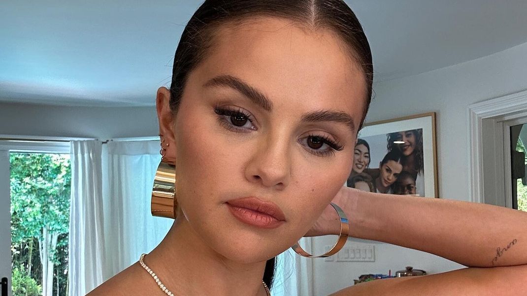 Selena Gomez zeigte ihre Liebe zu großen Ohrringen auf Instagram.