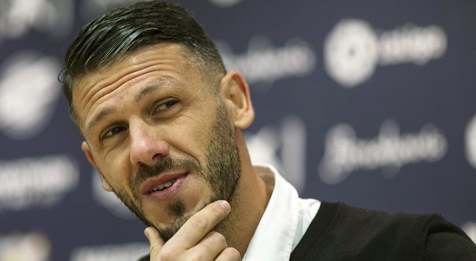 
                <strong>Martin Demichelis (FC Malaga)</strong><br>
                Der frühere Bayern-Verteidiger Martin Demichelis hat sich im Sommer 2017 dazu entschieden, seine Schuhe an den Nagel zu hängen. Zuletzt war der Defensiv-Allrounder beim spanischen Erstligisten FC Malaga am Ball. "Ich muss ehrlich sein: Ich habe die Kraft in den Beinen verloren, um noch weiterzumachen", sagte der 36-Jährige auf einer Pressekonferenz, in der er seinen Abschied bekanntgab. Demichelis kann auf eine Karriere mit Stationen wie Bayern München, Malaga, Manchester City oder Espanyol Barcelona zurückblicken.
              