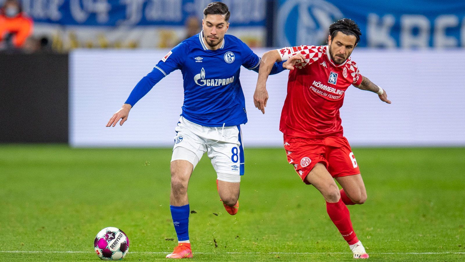 
                <strong>Danny Latza (FC Schalke 04)</strong><br>
                Der Mainzer Danny Latza verlässt die "Nullfünfer" und schließt sich zur kommenden Saison seinem Jugendverein Schalke 04 an. "Ab Sommer will ich mit anpacken und dafür sorgen, dass wieder erfolgreichere Zeiten anbrechen", wird der 31-Jährige in einer Mitteilung des Vereins zitiert. Seit seinem Wechsel vom VfL Bochum zu den Rheinhessen zur Saison 2015/16 kam Latza in 154 Pflichtspielen zum Einsatz. Auf Schalke unterschreibt der gebürtige Gelsenkirchener einen ligaunabhängigen Zweijahresvertrag, der sich um eine Spielzeit verlängert, falls S04 in der laufenden Runde absteigt und den erneuten Wiederaufstieg schaffen sollte.
              