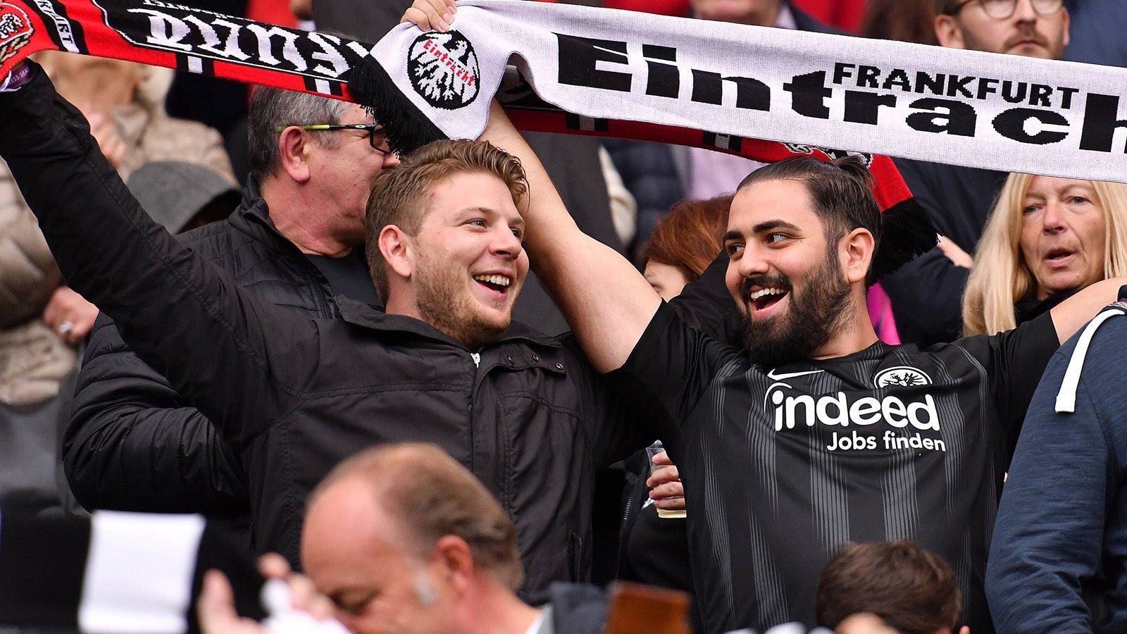 <strong>Platz 7: Eintracht Frankfurt (17,80 Euro)</strong><br>
                Bier: 4,70 Euro, Softdrink: 4,70 Euro, Bratwurst: 4,10 Euro