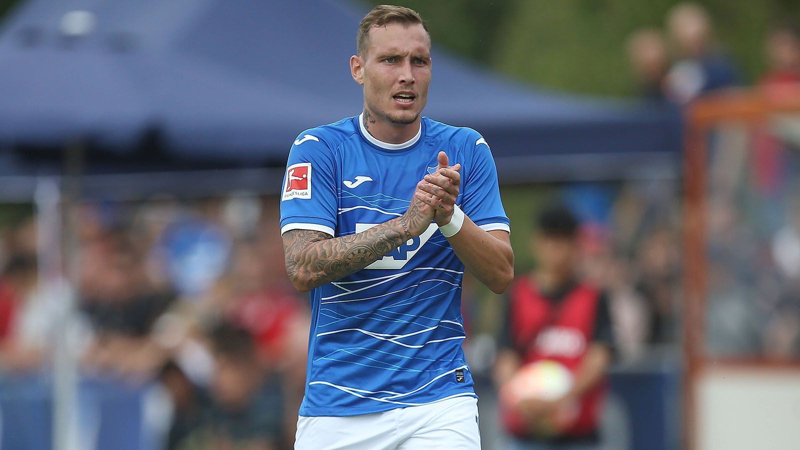 
                <strong>TSG Hoffenheim</strong><br>
                Abgänge: David Raum (RB Leipzig), Joao Klauss (St. Louis), Sargis Adamyan (1. FC Köln), Mijat Gacinovic (AEK Athen), Konstantinos Stafylidis (VfL Bochum), David Otto (FC St. Pauli), Marco John (Greuther Fürth/Leihe), Melayro Bogarde (PEC Zwolle/Leihe), Kasim Adams (FC Basel/Leihe), Stefan Posch (FC Bologna/Leihe), Florian Grillitsch (Ajax Amsterdam), Justin Che (Hoffenheim II), Havard Nordveit (vereinslos), Chris Richards (FC Bayern München/Leih-Ende)
              