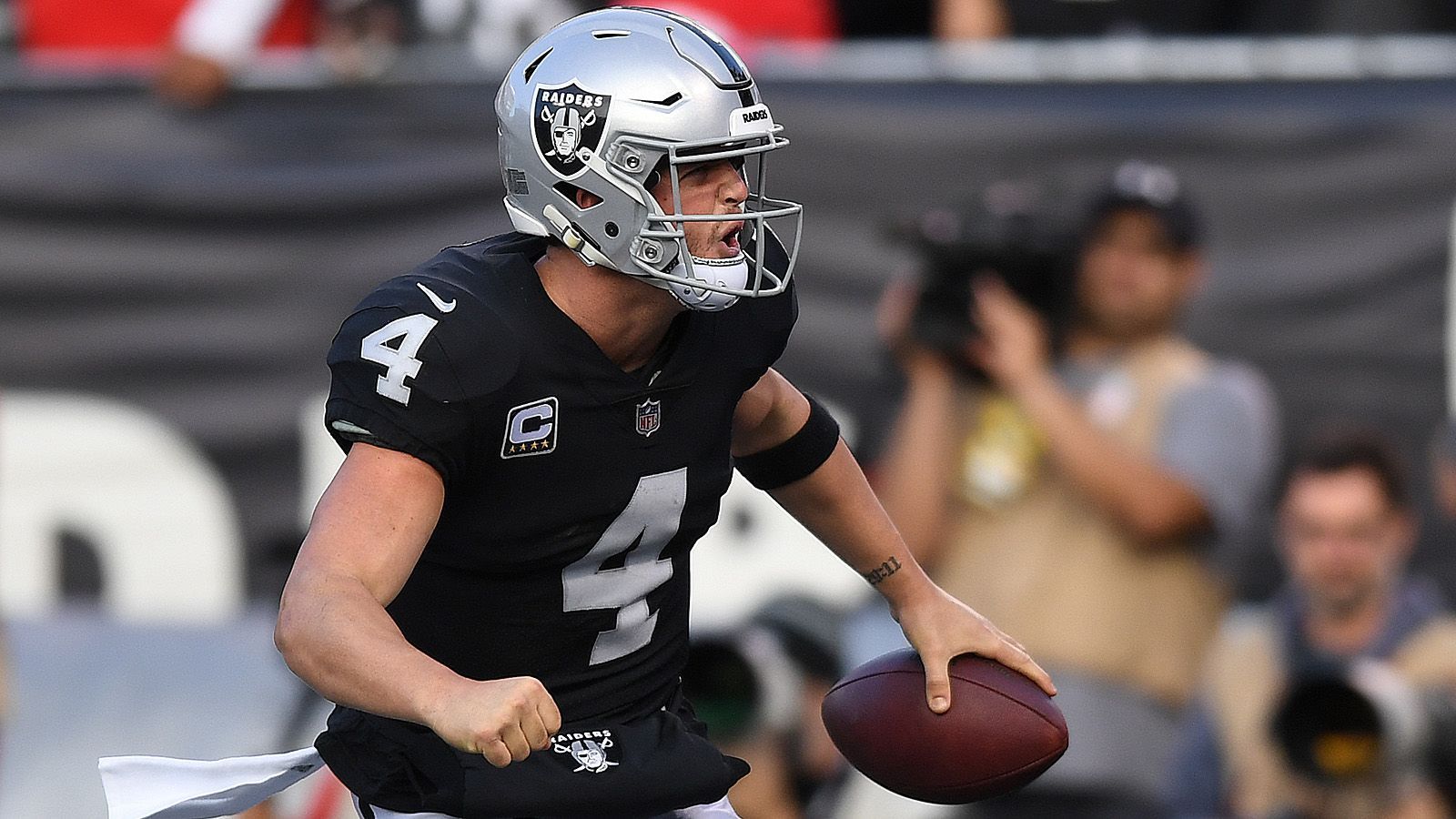 
                <strong>Platz 14: Derek Carr</strong><br>
                Platzierung vor Steuern: Verdienst vor Steuern: 22.500.000 DollarPlatzierung nach Steuern: Verdienst nach Steuern: 10.752.210 Dollar
              