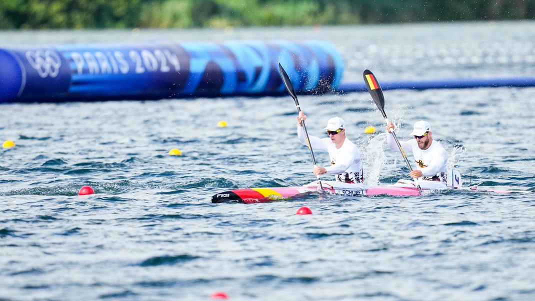 Jacob Schopf and Max Lemke im Zweier-Kajak auf dem Weg zur Goldmedaille.