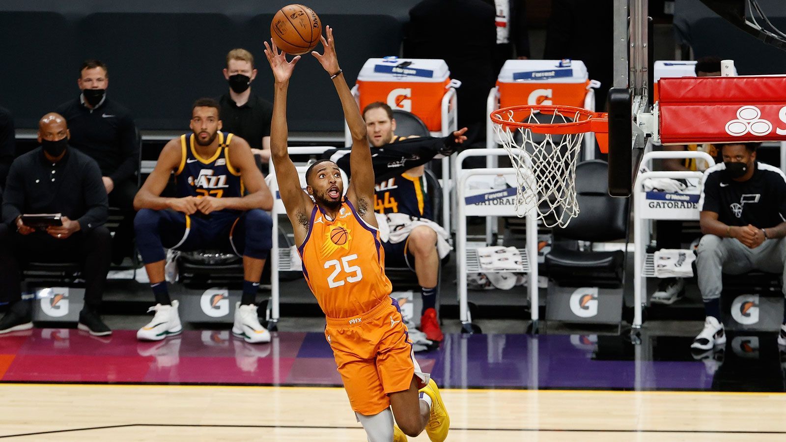 
                <strong>Western Conference - 2. Rang: Phoenix Suns</strong><br>
                &#x2022; Bilanz: 48 Siege, 21 Niederlagen<br>
              