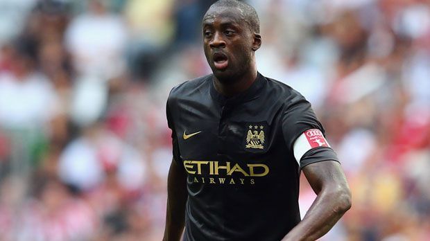 
                <strong>Manchester City - Auswärtstrikot</strong><br>
                Besonders vornehm treten die Kicker vom Scheich-Klub in der Fremde gegen den Ball. Ein schwarzes Trikot mit goldenen Verzierungen - keine schlechte Kombination
              
