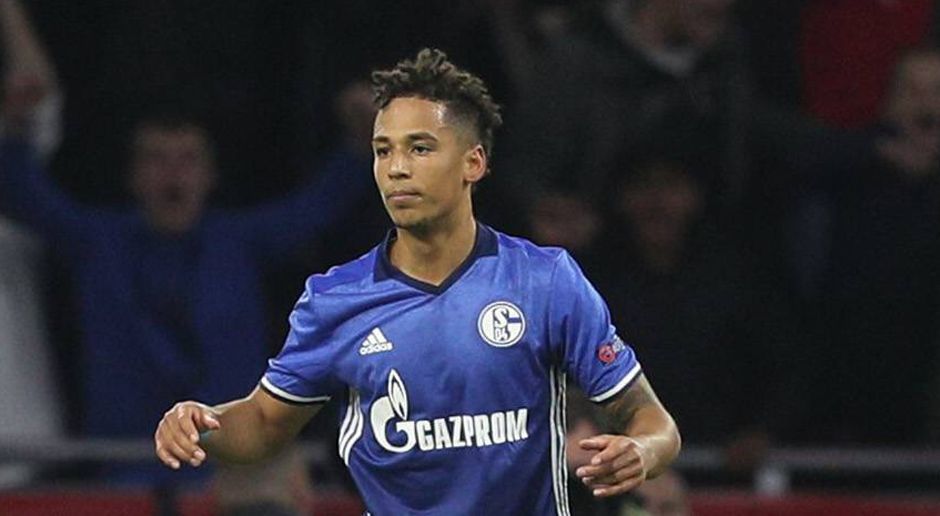 
                <strong>Thilo Kehrer</strong><br>
                Bei der ersten Ajax-Chance nach elf Minuten lässt Kehrer Klaassen in seinem Rücken entwischen. Auch mit seinem direkten Gegenspieler Younes hat der Youngster in Halbzeit große Probleme, der Ex-Gladbacher hat mit seinen Dribblings immer wieder Erfolg. Das liegt aber auch daran, dass Kehrer kaum Unterstützung von Vordermann Schöpf erhält. In der ersten Hälfte bekommt der 20-Jährige eine echte Lehrstunde vom nur drei Jahre älteren Younes. Nach der Pause nicht mehr so stark im Fokus, Younes gönnt sich die ein oder andere Verschnaufpause. ran-Note: 6
              