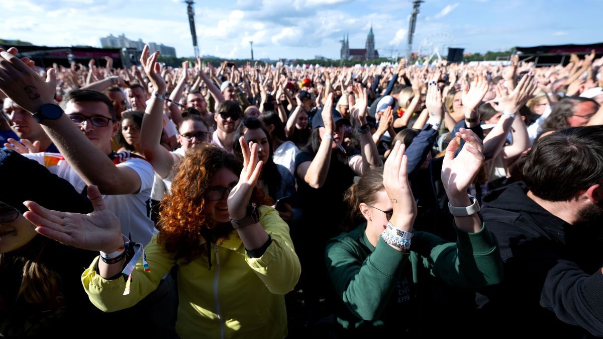 Start des EM-Sommers: Zehntausende beim Fan-Fest in München