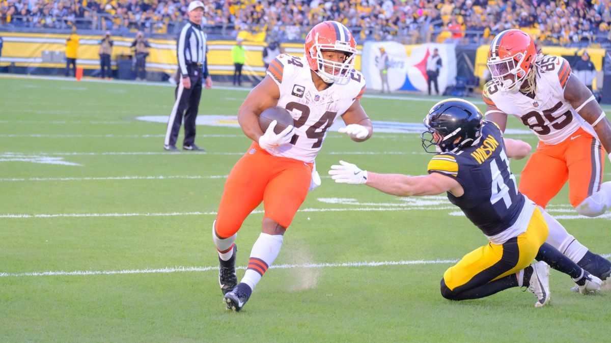 NFL, American Football Herren, USA 2024: Steelers vs Browns DEC 08 December 8, 2024: Nick Chubb 24 during the Steelers vs Browns in Pittsburgh, PA. Jason Pohuski CSM(Credit Image: Â Jason Pohuski C...