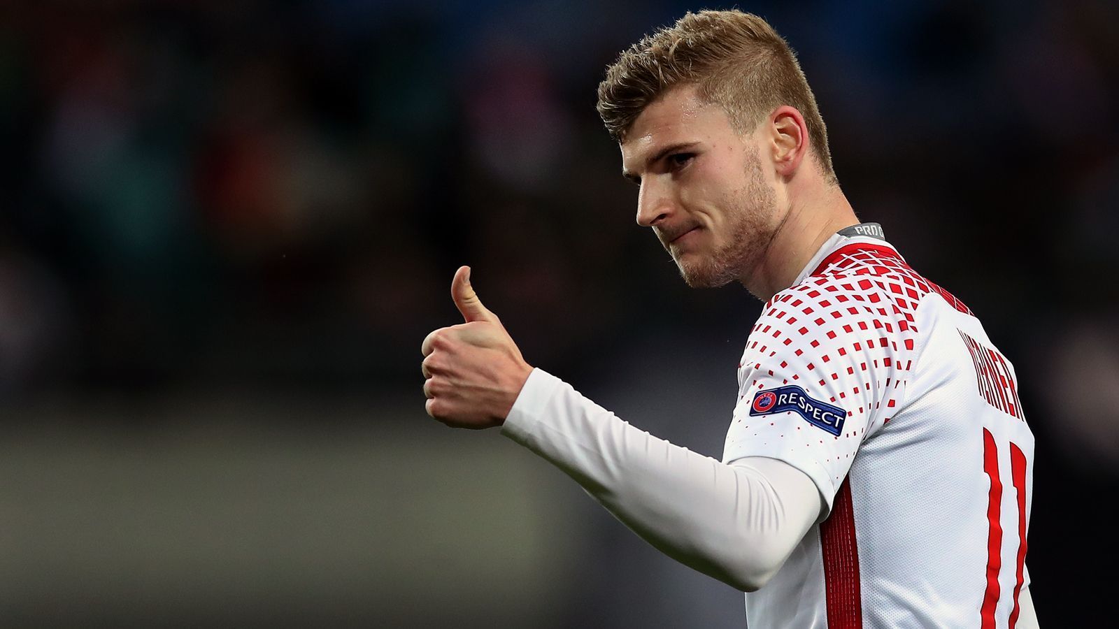 
                <strong>Timo Werner (RB Leipzig)</strong><br>
                Jung, talentiert, deutsch - zuletzt kauften die Münchner immer wieder hoffnungsvolle Talente wie Serge Gnabry oder Niklas Süle. In diese Kategorie passt auch Timo Werner. Der 22-Jährige hat sich in Leipzig zu einem internationalen Topstürmer entwickelt und fährt wohl mit besten Startelf-Chancen zur WM nach Russland. "Ich beschäftige mich nicht mit irgendwelchen Wechselgedanken. Bei der WM geht es für mich nicht darum, für Barcelona, Madrid, Liverpool oder wen auch immer vorzuspielen, sondern ich will da Weltmeister werden", erklärte Werner im Interview mit "Socrates". Sein Vertrag bei den Roten Bullen läuft noch bis 2020.
              