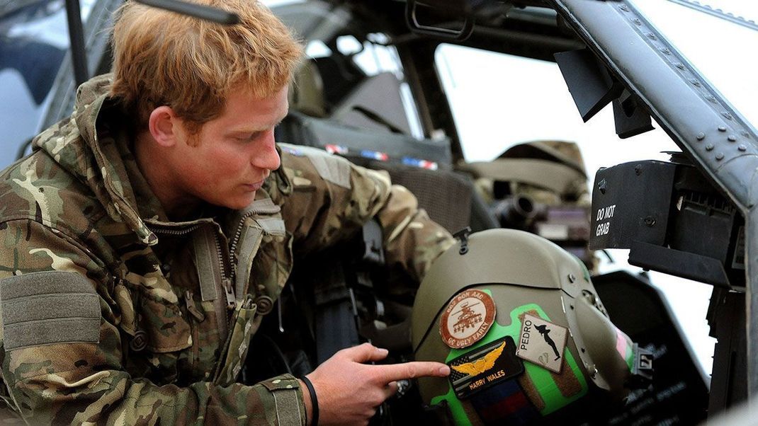 Beim Militär und bei seinen Einsätze in Afghanistan  erhielt Prinz Harry keine Sonderbehandlung: er war den anderen Soldaten gleichgestellt. 