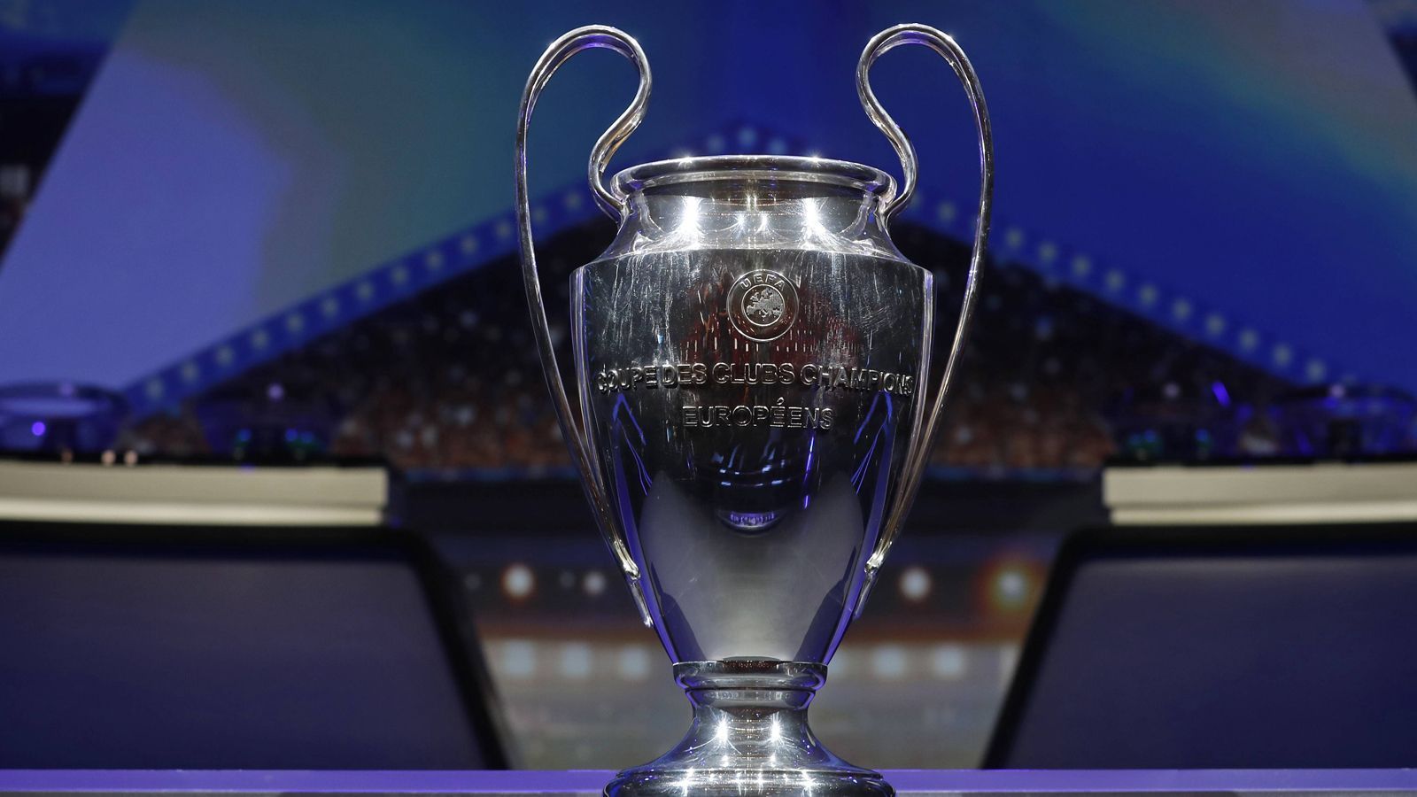 
                <strong>Champions League: Diese Teams sind für die Gruppenphase qualifiziert</strong><br>
                Am 29. August 2019 findet in Monaco die Auslosung zur Gruppenphase der Champions-League-Saison 2019/20 statt. Seit Mittwochabend stehen die 32 Teilnehmer fest, Ajax Amsterdam, der FC Brügge und Slavia Prag qualifizierten sich in den Playoff-Rückspielen für die Königsklasse. ran.de zeigt euch, wer dabei ist und in welchem Lostopf die Mannschaften landen.
              