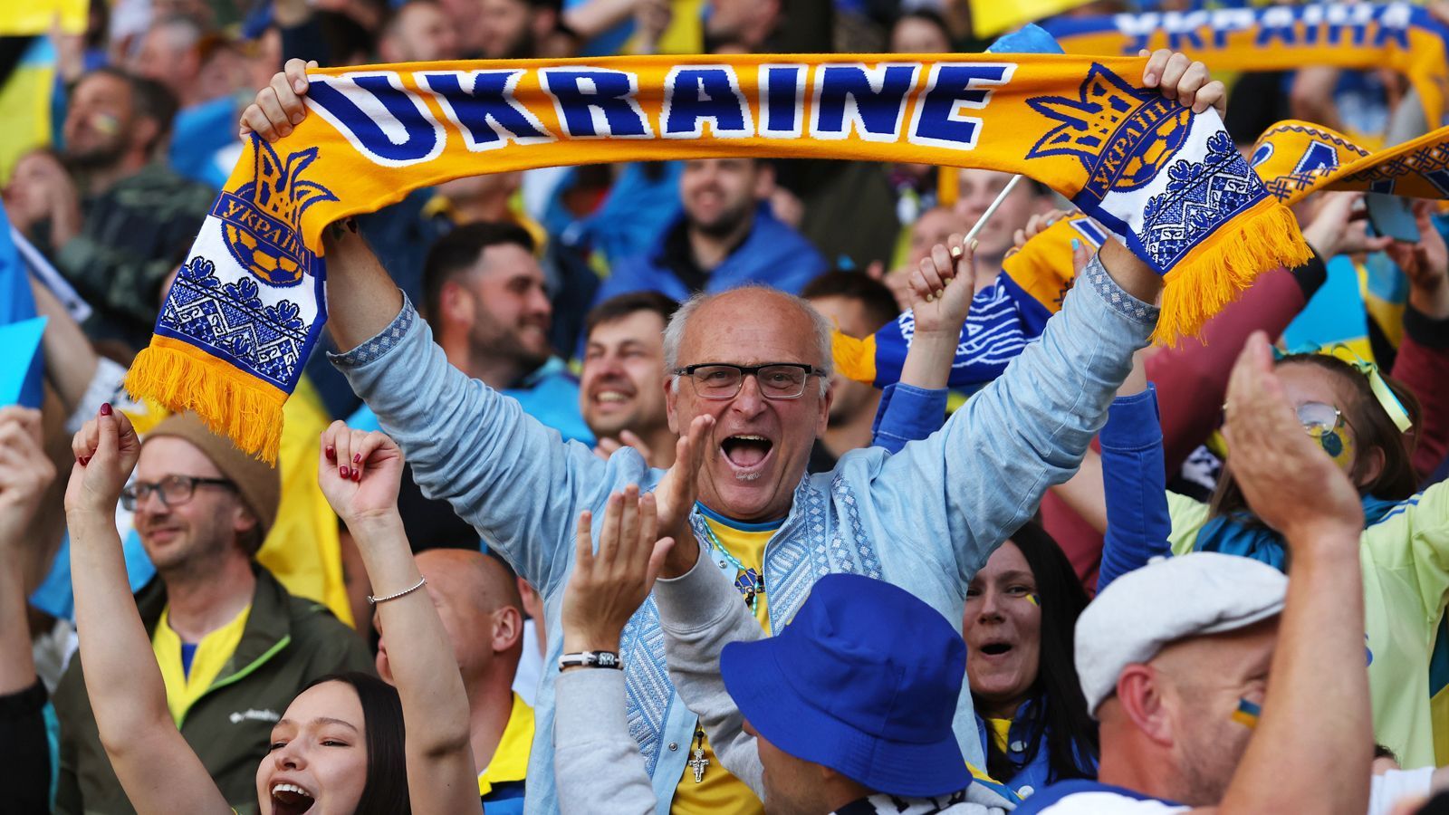 
                <strong>Guter Start für die Ukraine</strong><br>
                Die Ukrainer kamen trotz der schwierigen Umstände gut ins Spiel, sehr zur Freude der Anhänger im Hampden Park. 
              