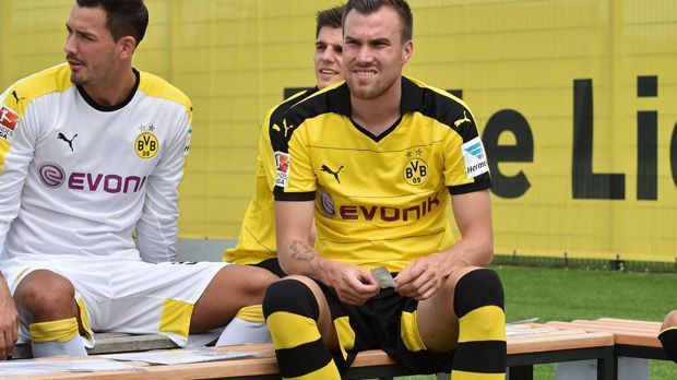 
                <strong>Verlierer: Kevin Großkreutz</strong><br>
                Verlierer: Kevin Großkreutz. Hat die Asienreise verletzungsbedingt verpasst und wurde aufgrund des Trainingsrückstands nicht für die Europa-League-Quali gegen Wolfsberg berücksichtigt. Sprach bereits selbst überraschend deutlich von einem möglichen Abschied.
              