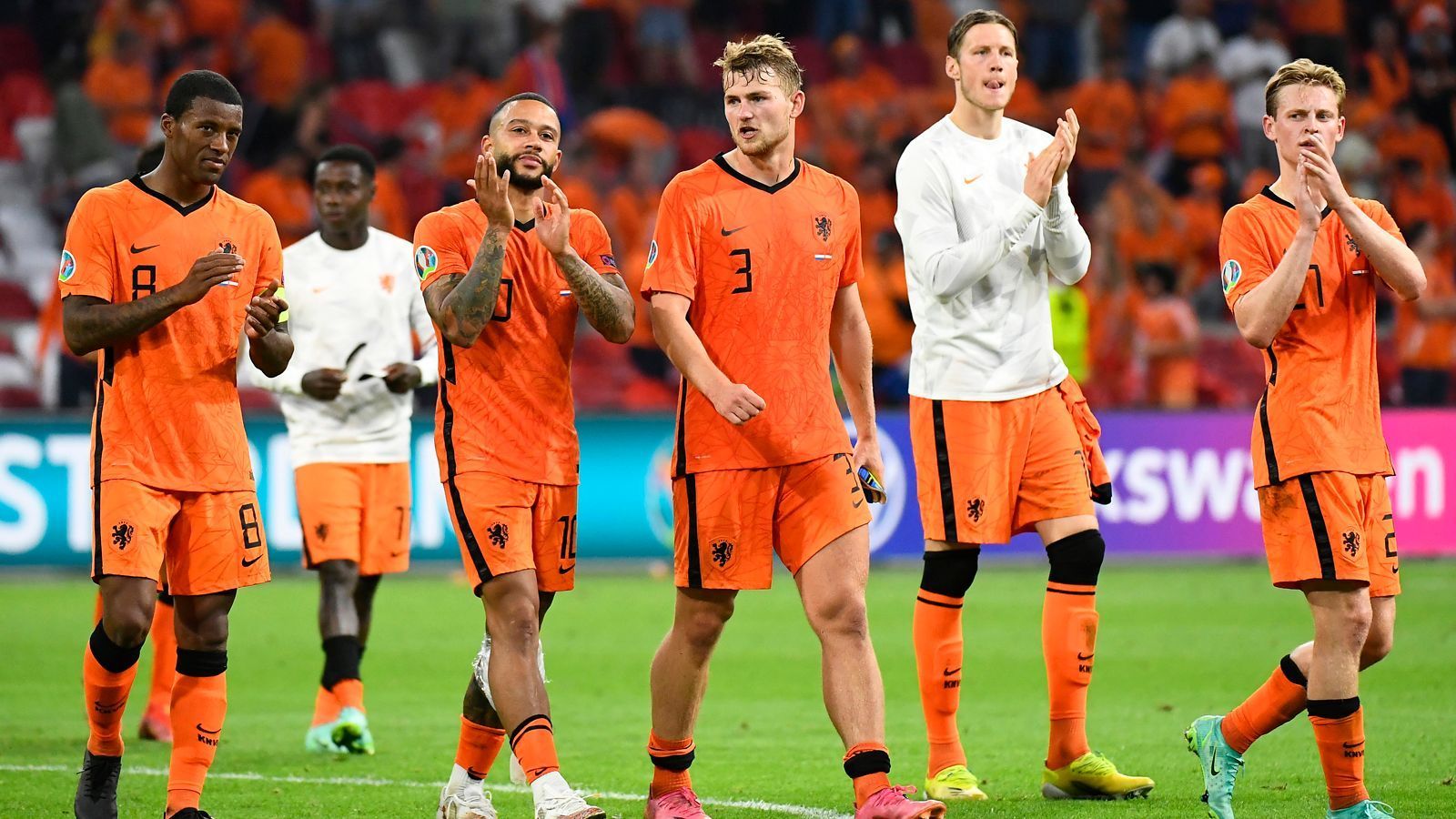 
                <strong>Gruppe C: Die Niederlande (Gruppensieger, 9 Punkte/8:2 Tore)</strong><br>
                ... sind als Gruppensieger bereits für das Achtelfinale qualifiziert.
              