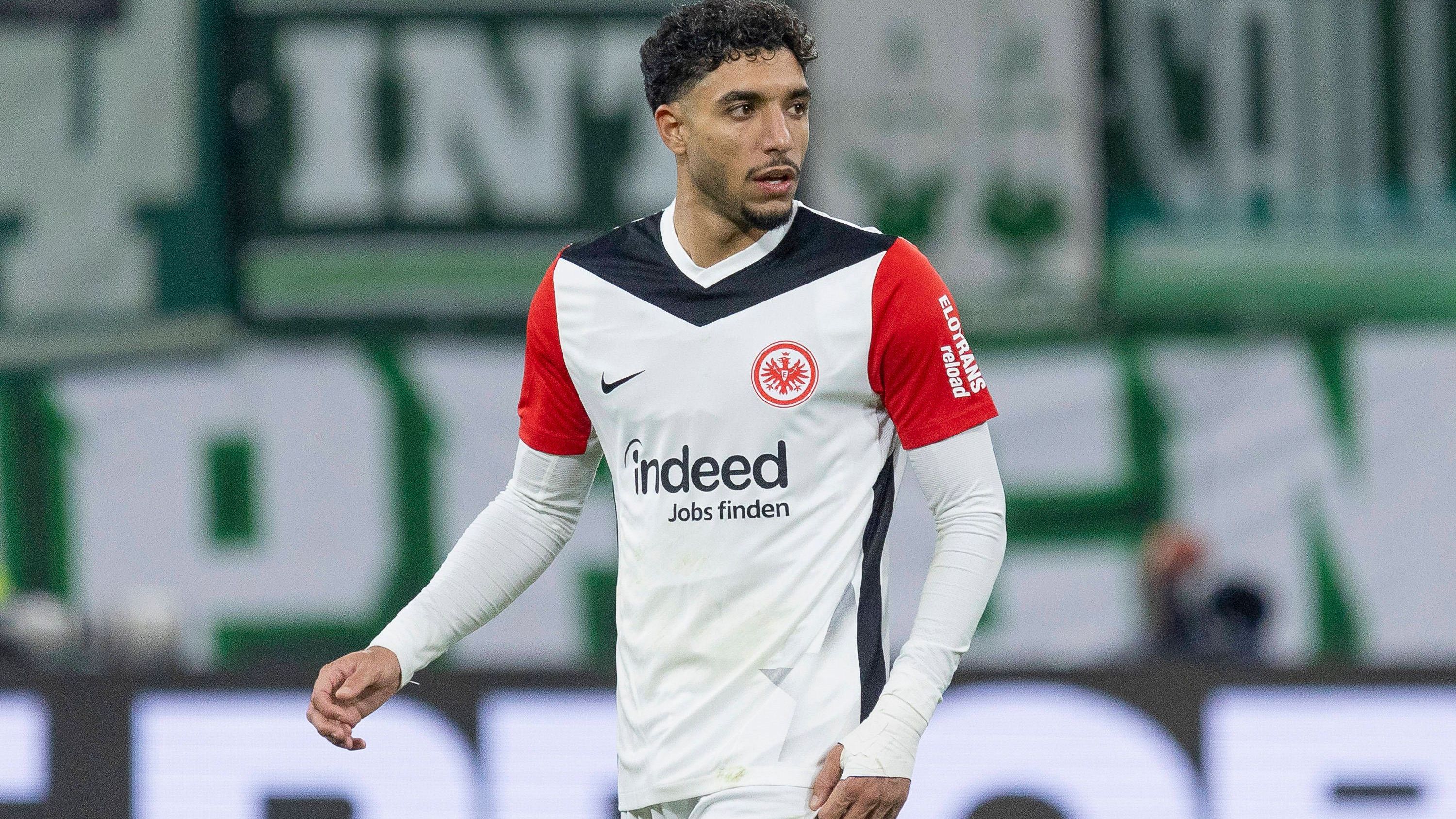 <strong>Omar Marmoush (Eintracht Frankfurt)</strong><br>Als eines der heißesten Eisen auf dem europäischen Markt hat natürlich auch Manchester United seine Fühler nach Frankfurt-Star Omar Marmoush ausgestreckt. Aktuell hat das Team von Ruben Amorim durch Rasmus Hojlund und Joshua Zirkzee zwar nicht direkt Bedarf in der Sturmspitze, Letzterer kokettiert aber offenbar bereits mit einem Wechsel zurück nach Italien.