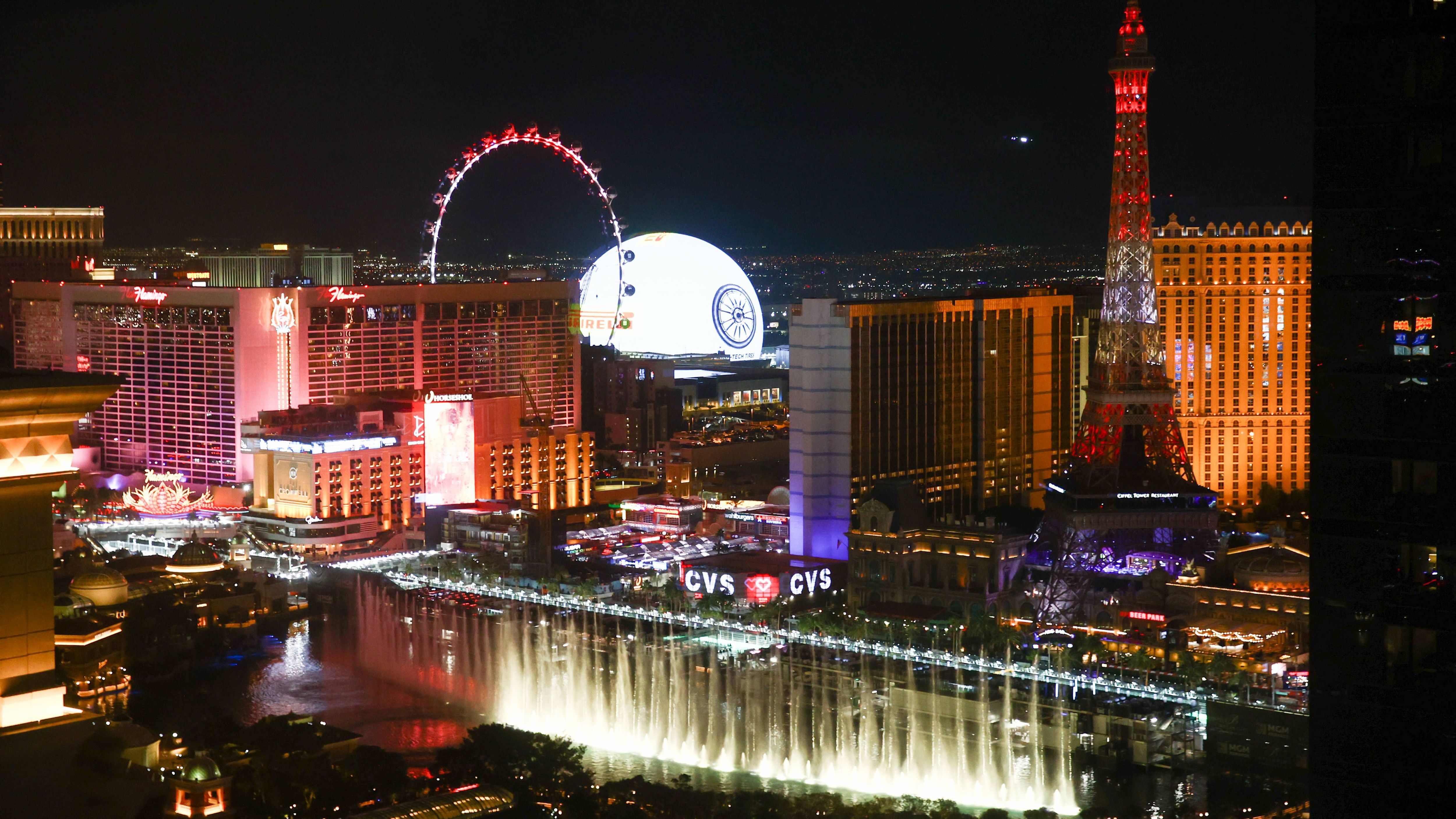 <strong>Gewinner und Verlierer des Las-Vegas-GP</strong><br>Das vorletzte Formel-1-Rennen der Saison ist vorbei, auch in Las Vegas siegte wieder einmal Max Verstappen. Langweilig war das Rennen aber mitnichten, der Grand Prix in der Spielermetropole bot spannende Manöver, Führungswechsel, Unfälle und mehr. <strong><em>ran</em></strong> zeigt die Gewinner und Verlierer des Rennens.