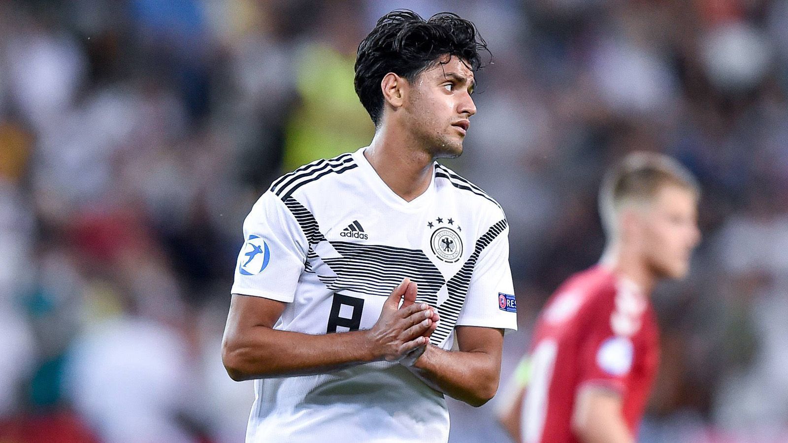 
                <strong>Mahmoud Dahoud (Borussia Dortmund) </strong><br>
                Der Dortmunder spielte unter Lucien Favre in der abgelaufenen Saison nur eine Nebenrolle. Zu stark war die Konkurrenz um Axel Witsel und Thomas Delaney. Um auf mehr Spielzeit zu kommen, könnte Dahoud einen Vereinswechsel anstreben und das Turnier nutzen, um sich zu präsentieren. 
              