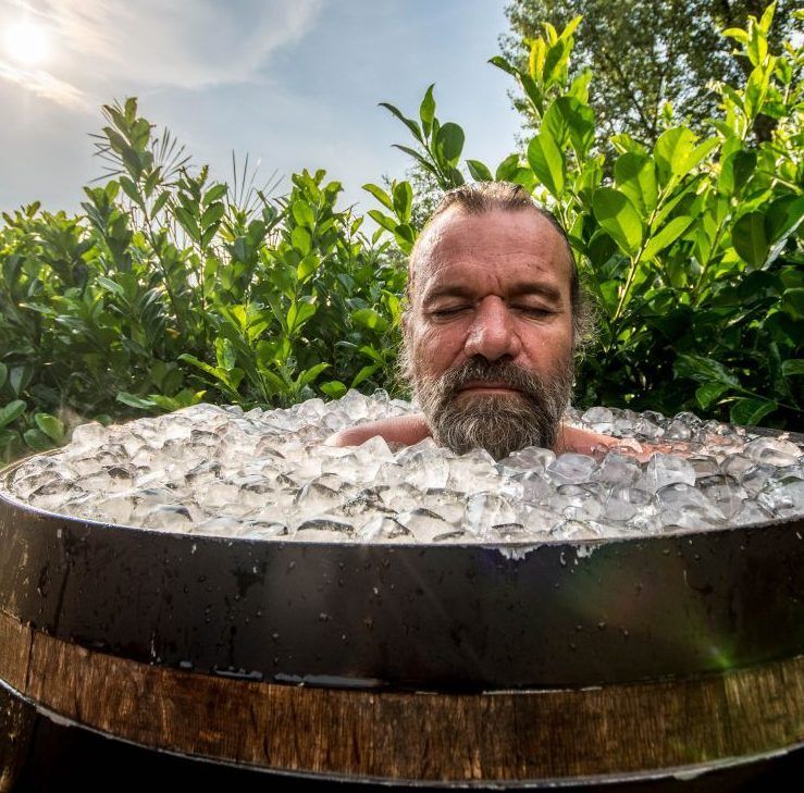 "So viele wie einem gut tun." Hofs Antwort auf die Frage, wie oft man ein Eisbad nehmen sollte.