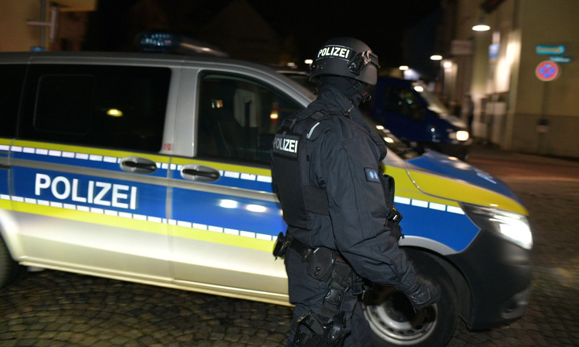 Mann Ruft Zum Töten Von Polizisten Auf: Haftbefehl